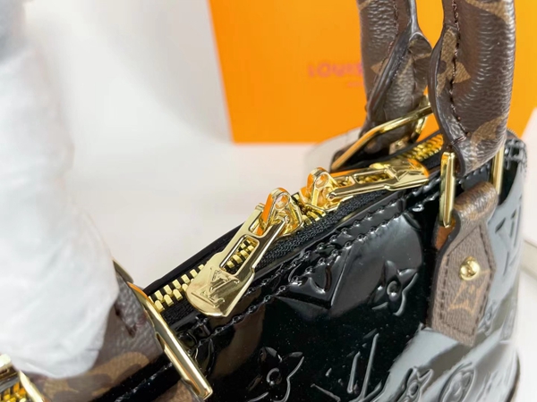 ルイヴィトンバッグ側面デザイン